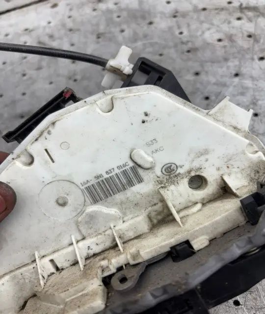 Broasca usa fata dreapta 16A 5N1 837 016C 5N1 837 015 F Volkswagen VW