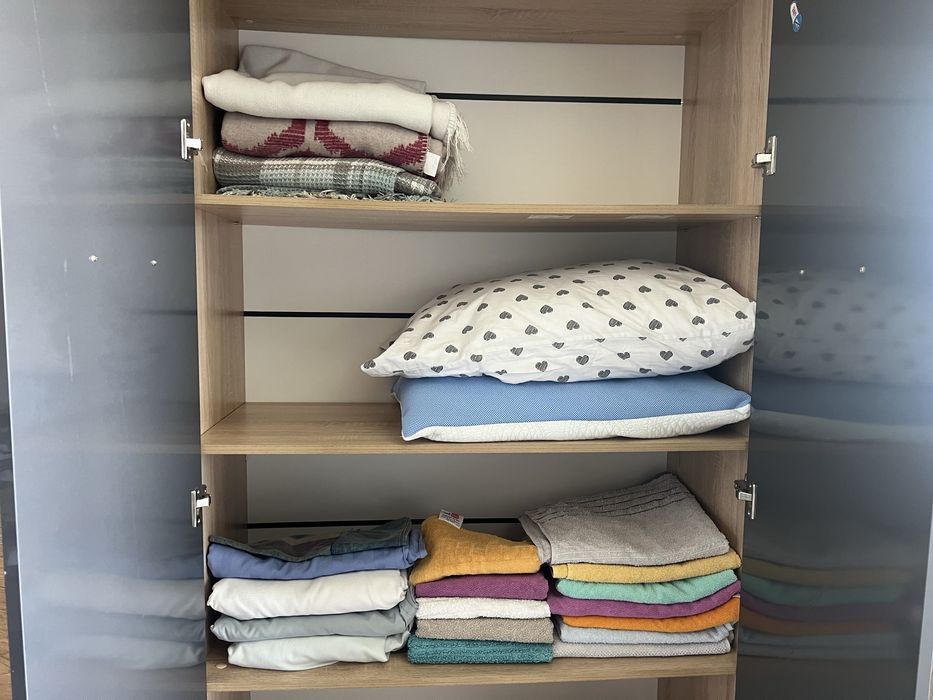 Гардероб с рафтове на Виденов антрацит с дъб сонома