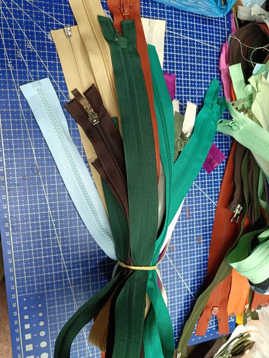 Ципове, ластици, и парчета естествена кожа