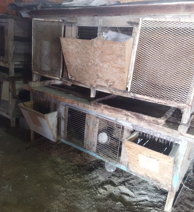 Продам срочно клетки для кроликов. Цена договорная