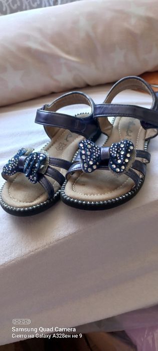 Продам кроссовки и сандали на девочку девочку