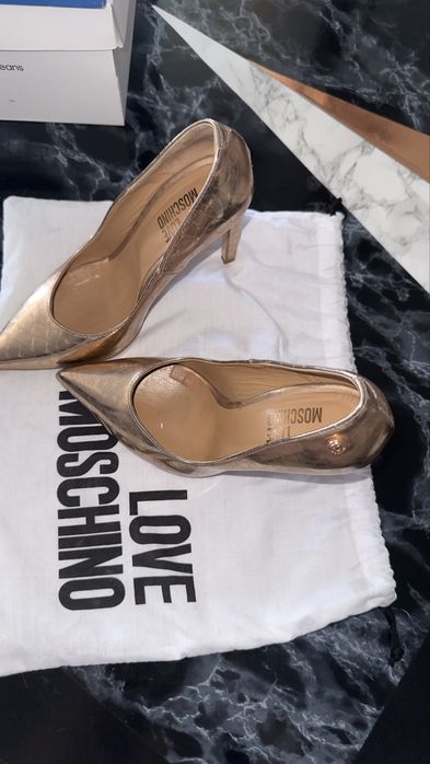 Официзлни обувки Moschino