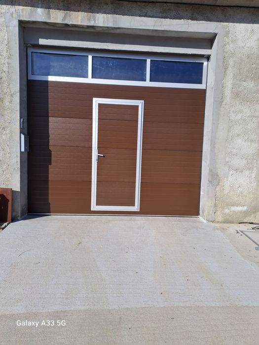 Usa de garaj sectionala