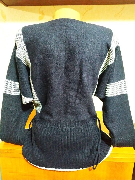 Жен. кофточки 48 размера.