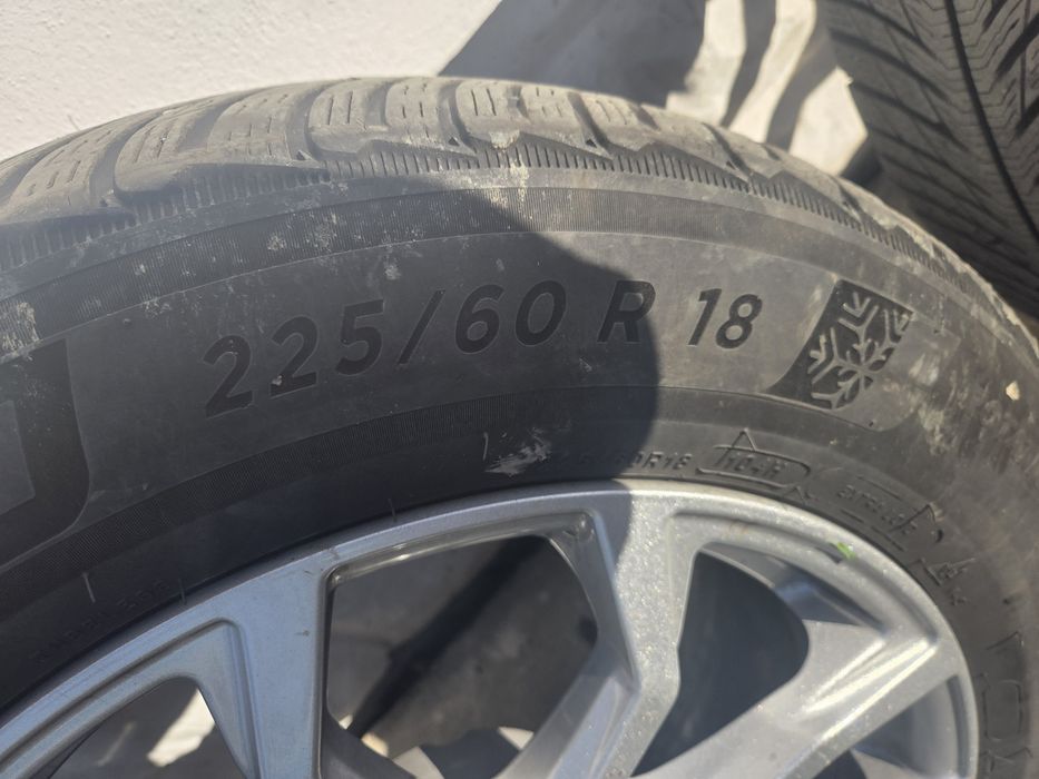Jante BMW R18 5x112 ET30 – Set complet cu anvelope, echipate cu anvelope Michelin, în stare bună.
Specificații:
Dime