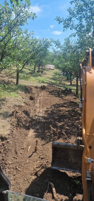 Închiriez Miniexcavator