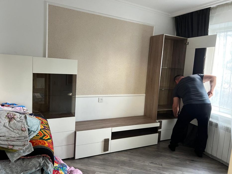 Продаю стенку в гостиную и односпальную кровать