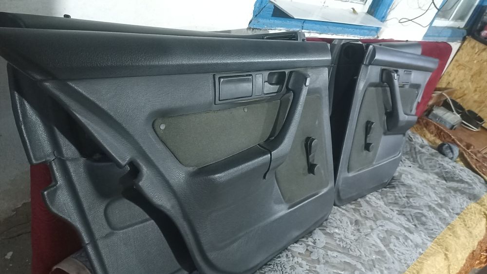 Две обшивки на БМВ Е34