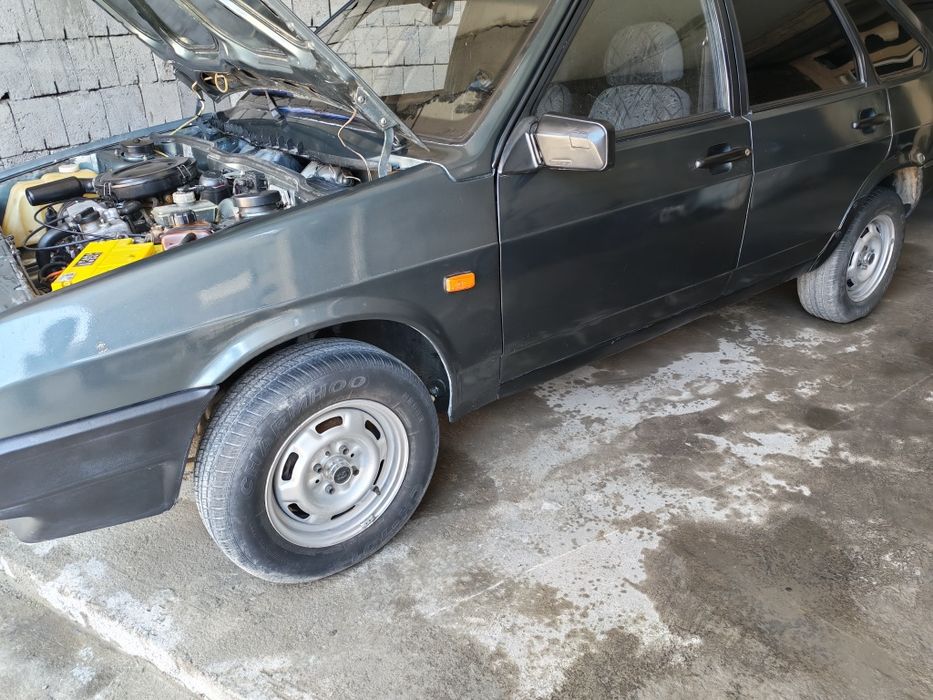 Продаю 2109 Самара 1.5 двигатель год 1990 хорошим состояние