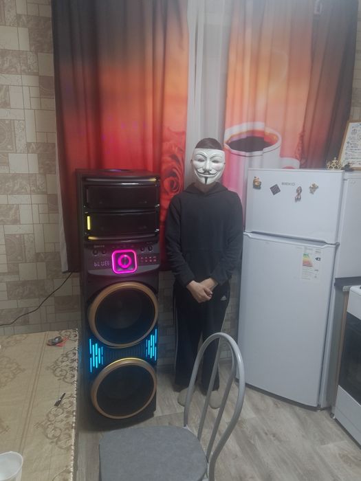 Продам блютуз колонку