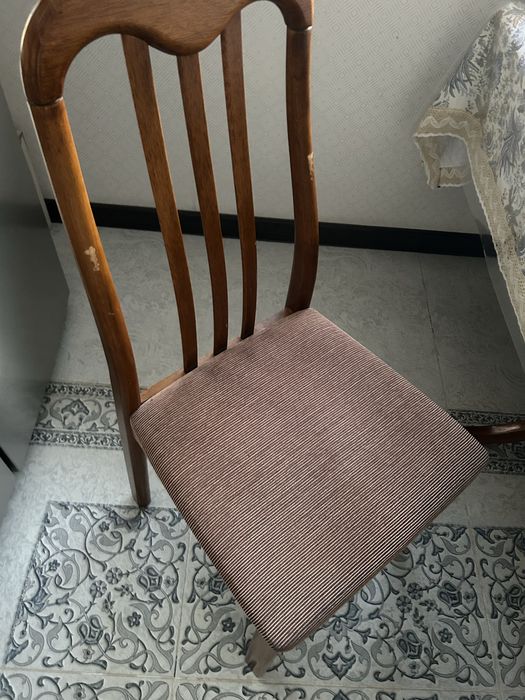 Стол и стулья Малайзия продается