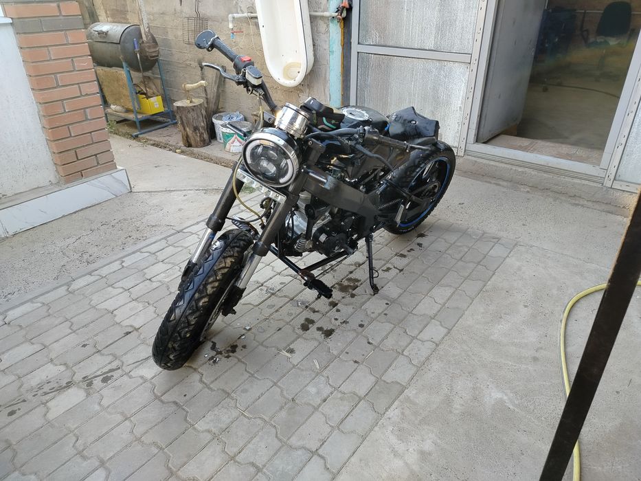 Продам мотоцикл кастом.