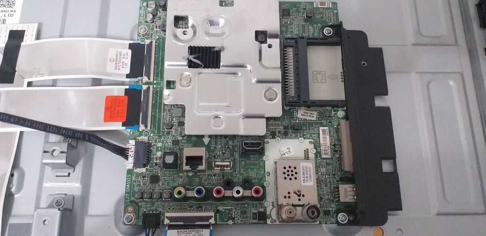 TV led LG 43UJ634V display fisurat