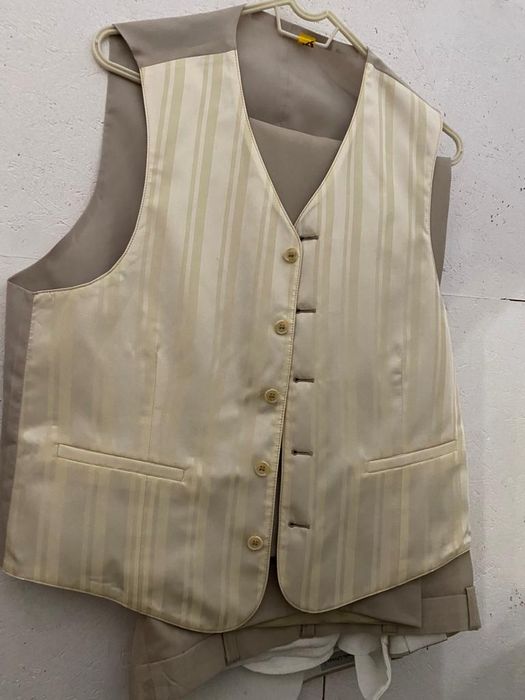 Costum bărbătesc  cu vestă
