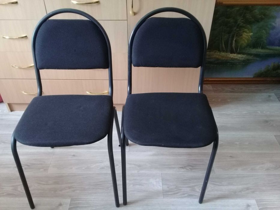Продам офисные стулья 2 шт и кресло
