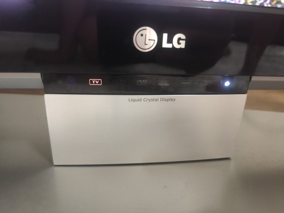 Телевизор LG в рабочем состоянии