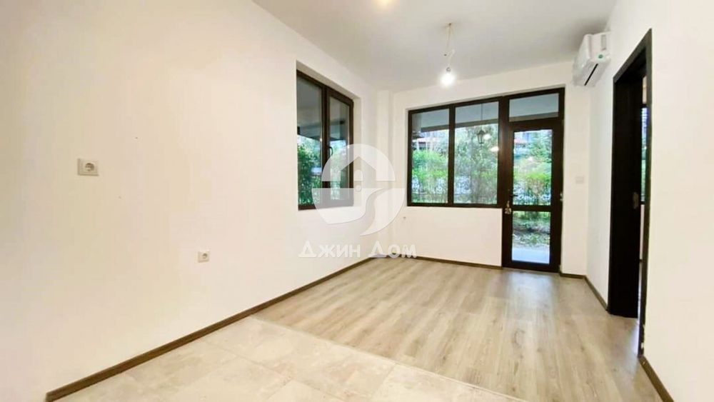 Просторен двустаен апартамент в к-с Грийн Парадайз, гр. Приморско