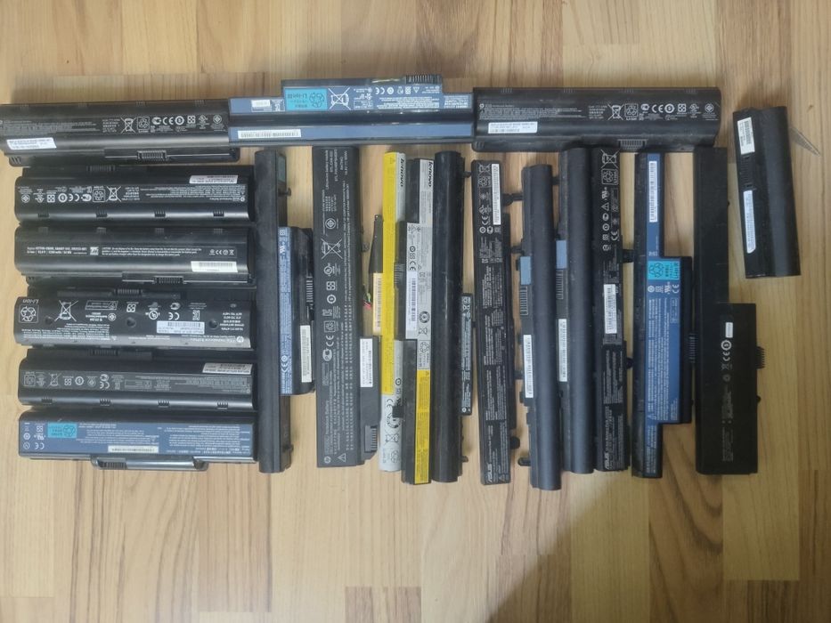 Lot 20 baterii laptop pentru recuperare elementi