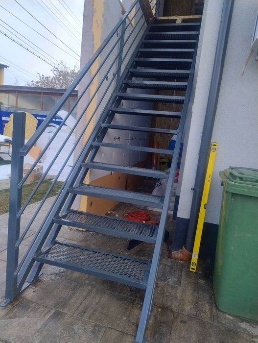 Scara exterioara fier