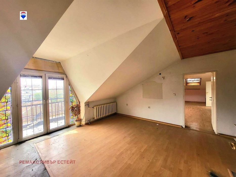 Продава се Мезонет в Русе, Център - 270 кв.м за 1032 €/кв.м - Снимка #2