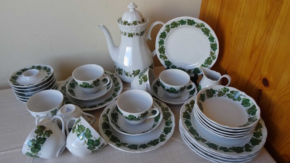 Лозов лист  - Oscar Schaller 1918- 1938 г.  porcelain