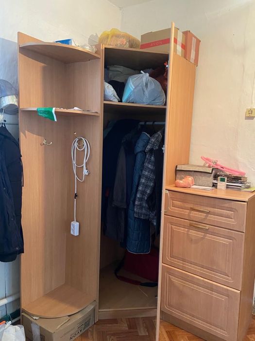 Угловой шкаф высокий