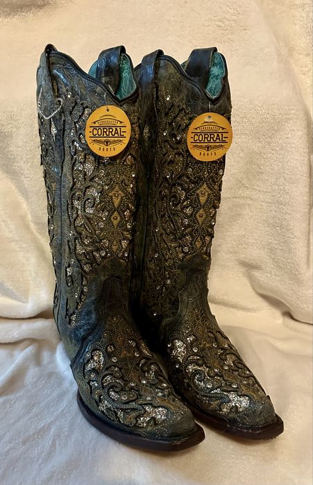 Corral boots cu eticheta