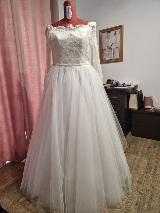 Vand rochie de miresa