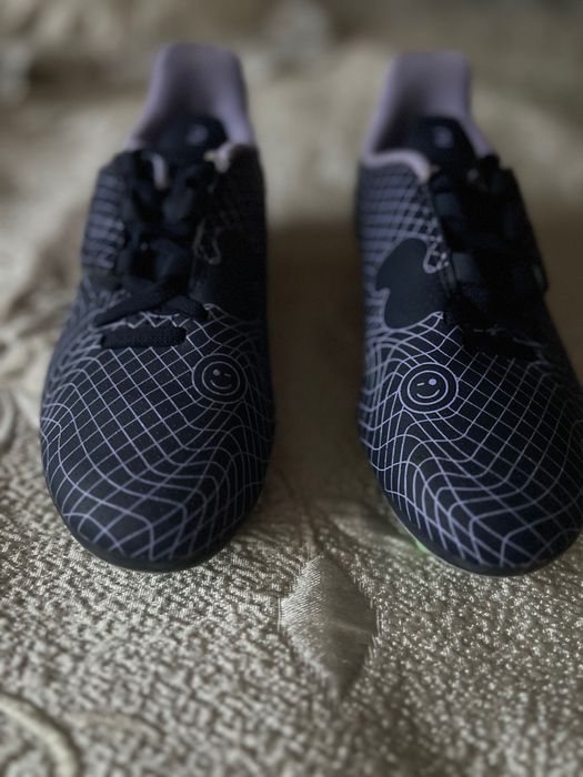 Детски обувки за футбол. Номер 32