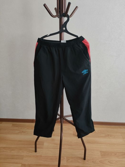 Мужские вещи: трико, джемпер, джинсы