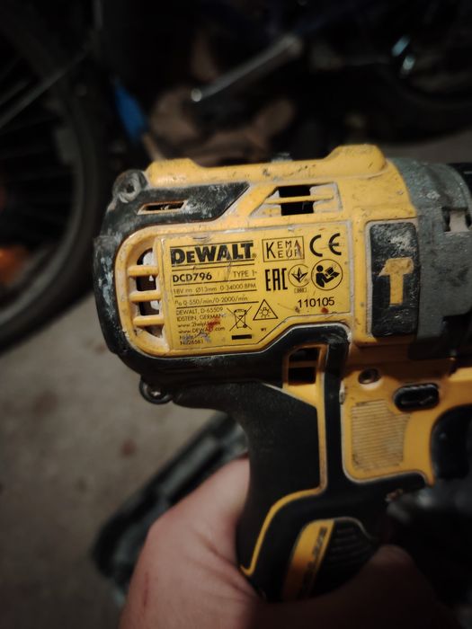 Bormasina DeWalt DCD796