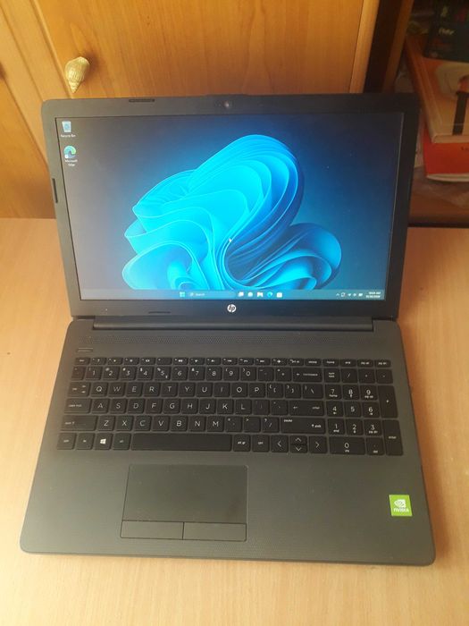 Hp i3 gen 7 Nvidia mx 8gb ddr4 m2 256gb 15.6