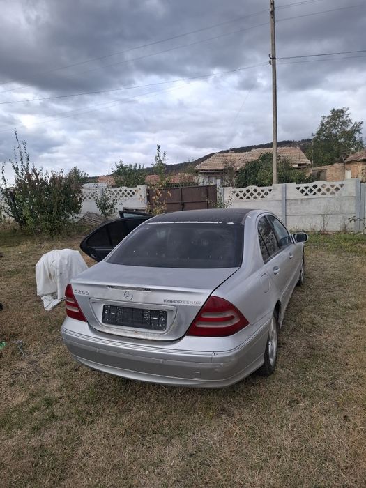 Mercedes-benz c200 компресор W203 на части или цяла 
Газ-бензин  НА ЧАСТИ