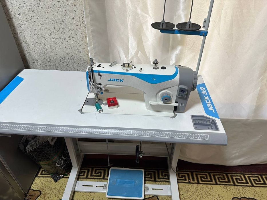 Tikuv moshinasi sotiladi