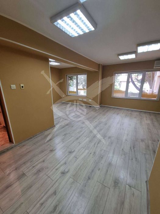 Дава се под наем Офис в Пловдив, Център - 50 кв.м за 398.82 € - Снимка #1