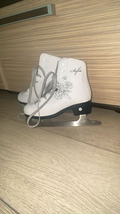 Продаются детские коньки 33р