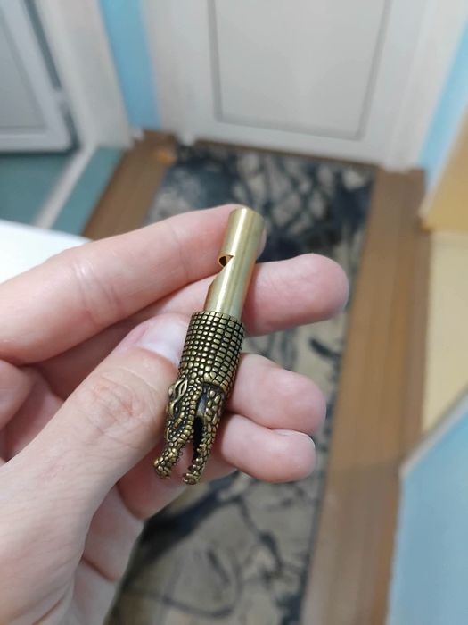 Месингова свирка алигатор