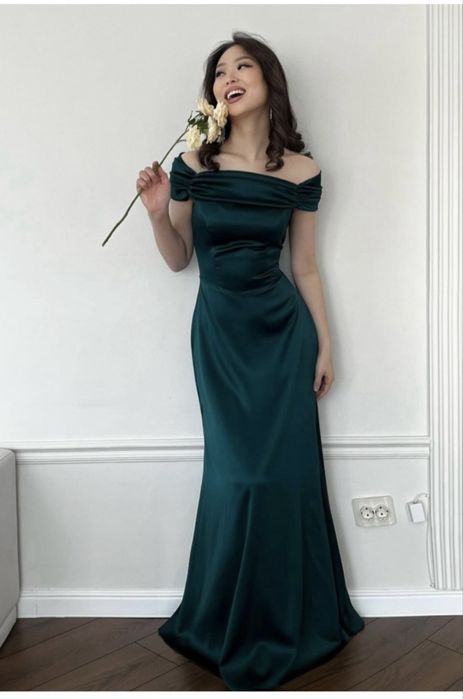 Вечернее изумрудное платье