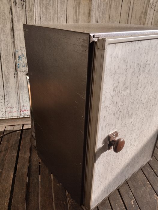 Мини бар хладилник electrolux