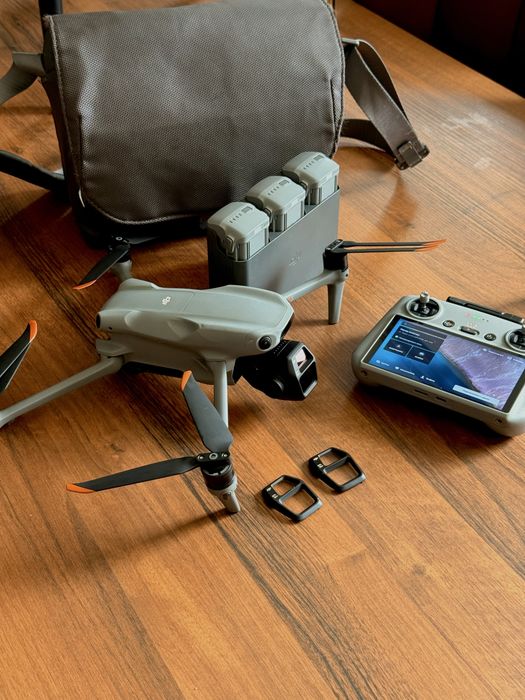 Продам дрон DJI Air 3S хорошем состоянии.