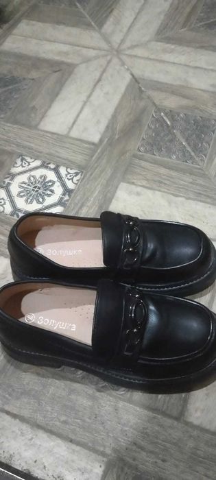 Продам подростковые лоферы