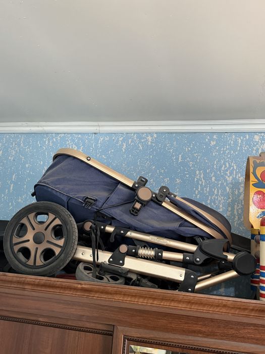 Kolyaska sotiladi idealniy sostoyaniyasi arzonga tez sotaman