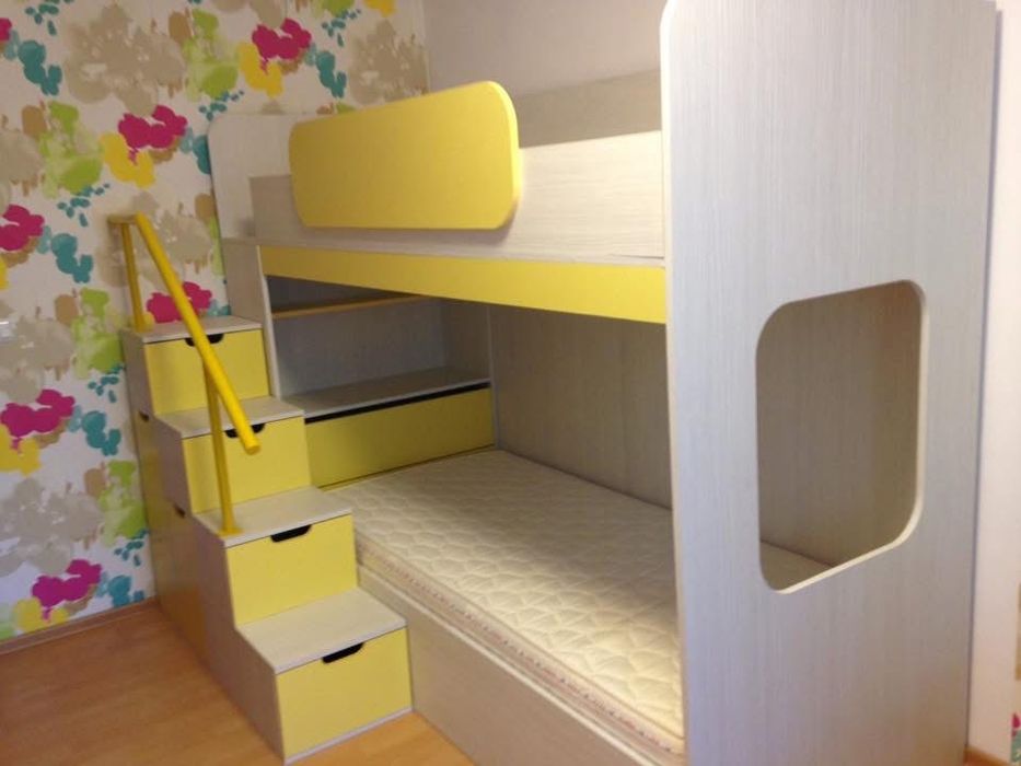 Легло - двуетажно.