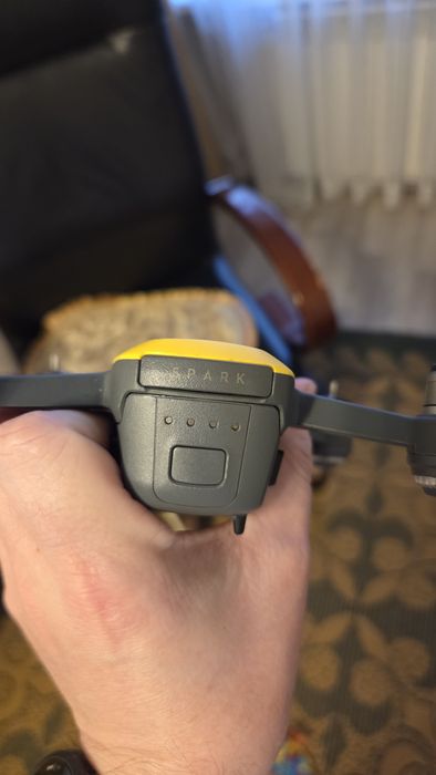 Продам дрон dji spark