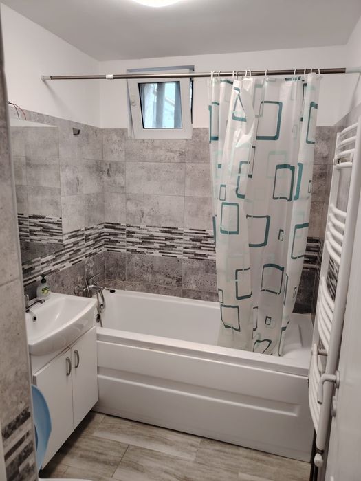 Vând apartament modern cu 2 camere zona centrala , Parter, complet renovat