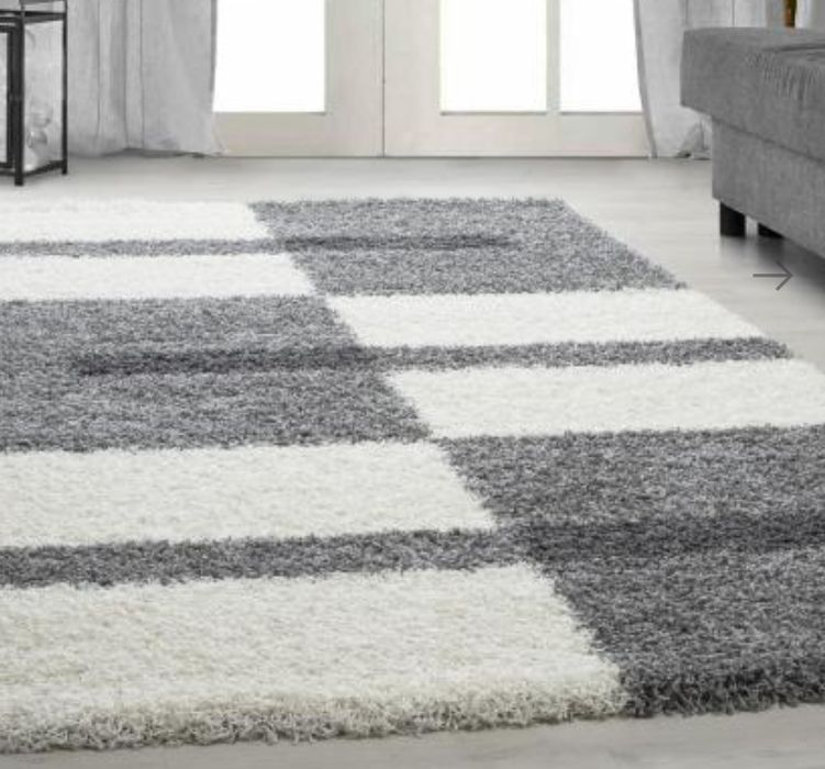 Красив килим в бежово или сиво