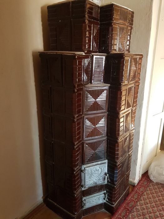Masa extensibilă lemn masiv, masuta rotile, soba teracota, ceasuri vintige