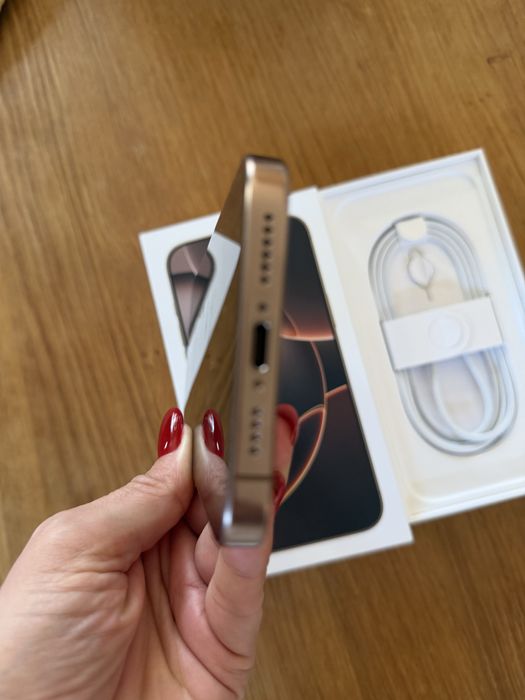 Iphone 16 Pro Max - 256 GB  - Без Бартер