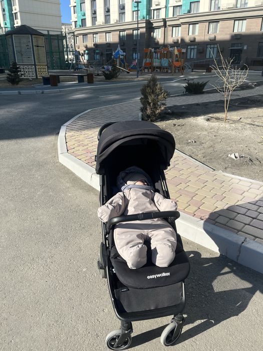 Продаю коляску Easywalker jackey