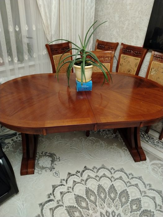 Стол со стульями